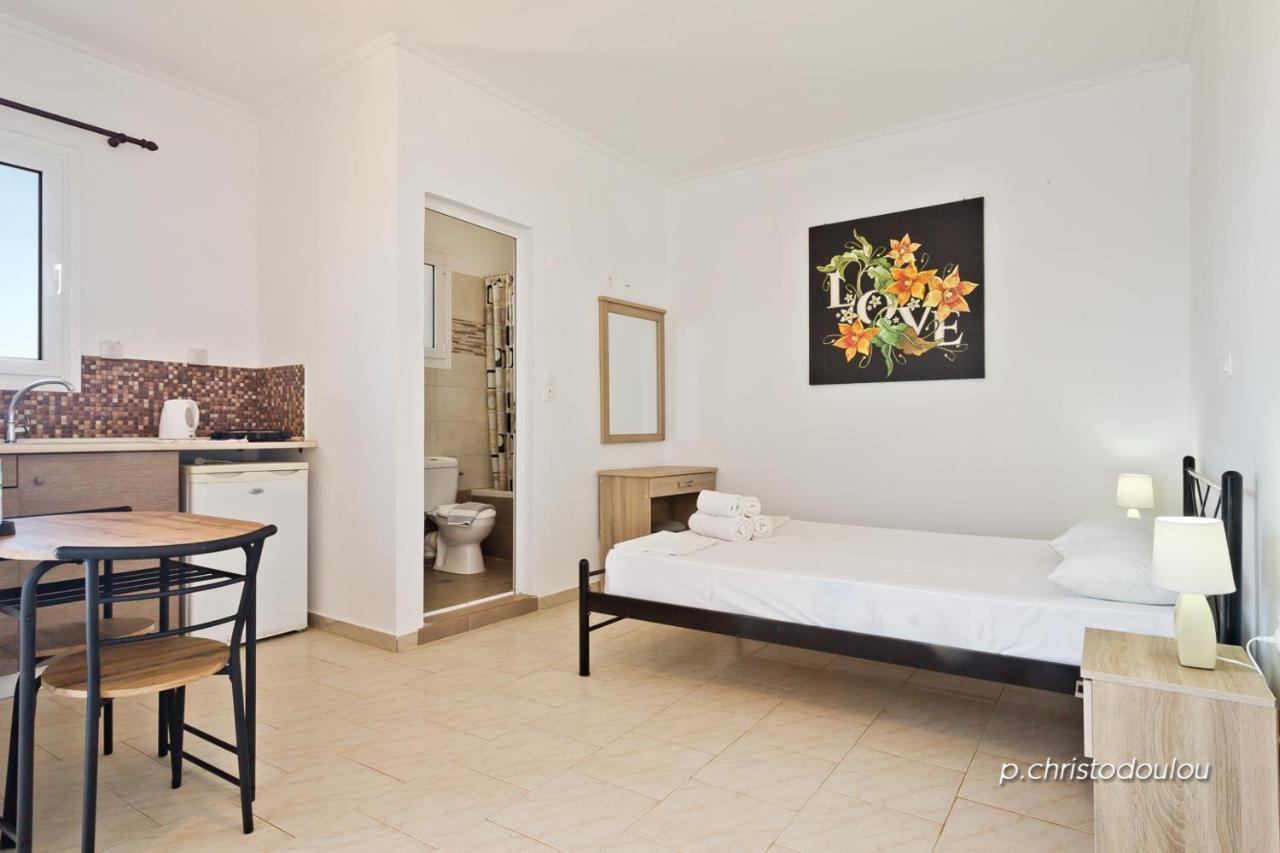 Albatros Studios & Apartments Lefkos  Luaran gambar